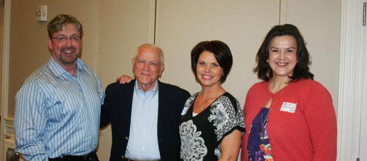 Da esquerda para a direita: Mitch Mayne, Bob Rees, Wendy Montgomery e Hollie Hancock no evento do Arizona