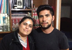 Aralim Moreno, joven mormón LGBT y su madre.