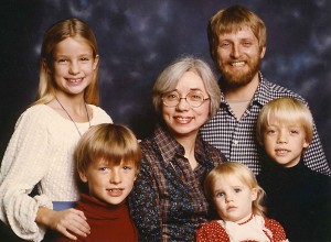Gerald y Carol Lynn Pearson con sus hijos