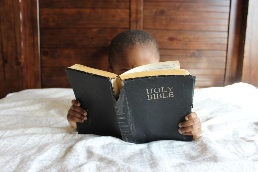 child-niño-biblia-bible
