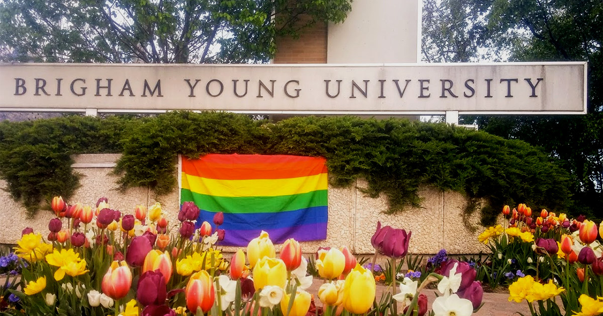 Bandera del orgullo del arco iris de la Universidad Brigham Young de BYU